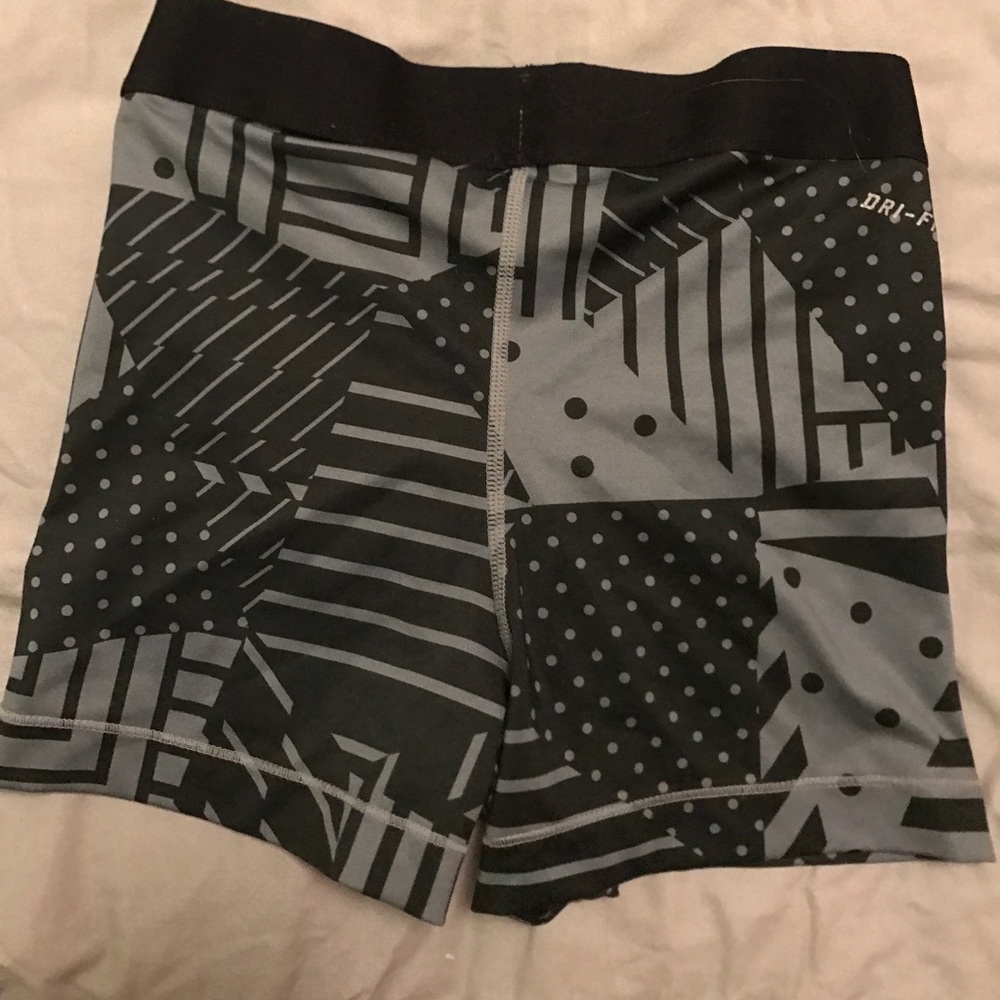 Nike Pro - Picture 3 of 4